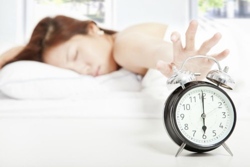 9 thói quen khi thức dậy buổi sáng có hại cho sức khỏe - 1