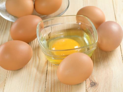 Lòng trắng trứng gà là cách trị mụn dễ áp dụng