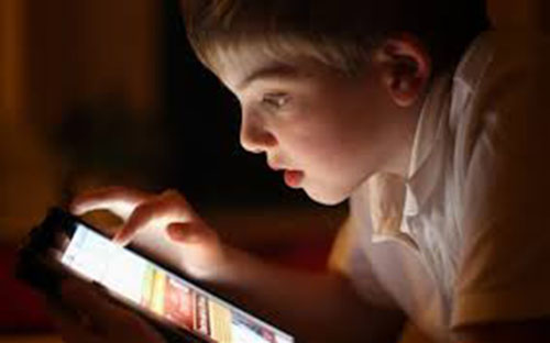 Sử dụng công nghệ quá nhiều khiến trẻ dễ mắc trầm cảm 