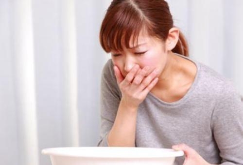 Buồn nôn khi đánh răng là triệu chứng của bệnh gì?