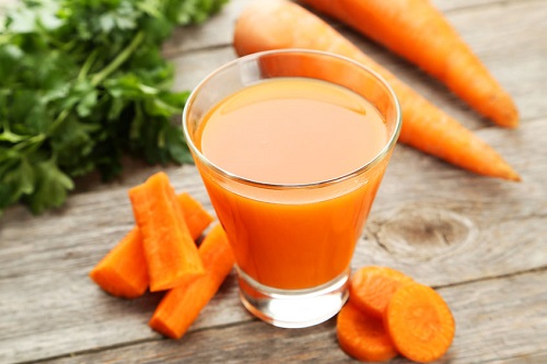 Những thực phẩm giàu vitamin A như cà rốt trị tàn nhang rất tốt
